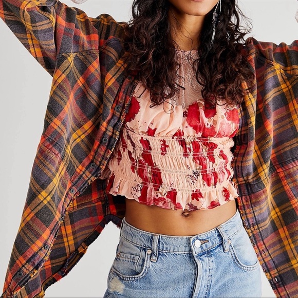 NEW✨🛍️ Free People Daphne Abstract Floral Blouse with Ruching in Pink - Picture 5 of 9